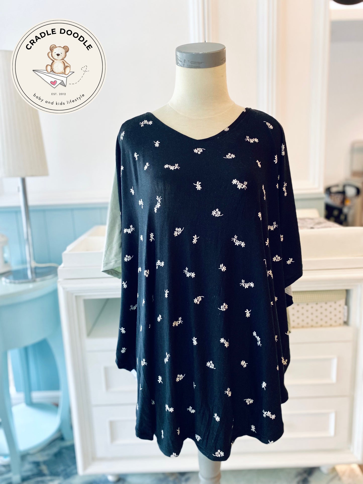 Nursing Cover Poncho_Black Daisy