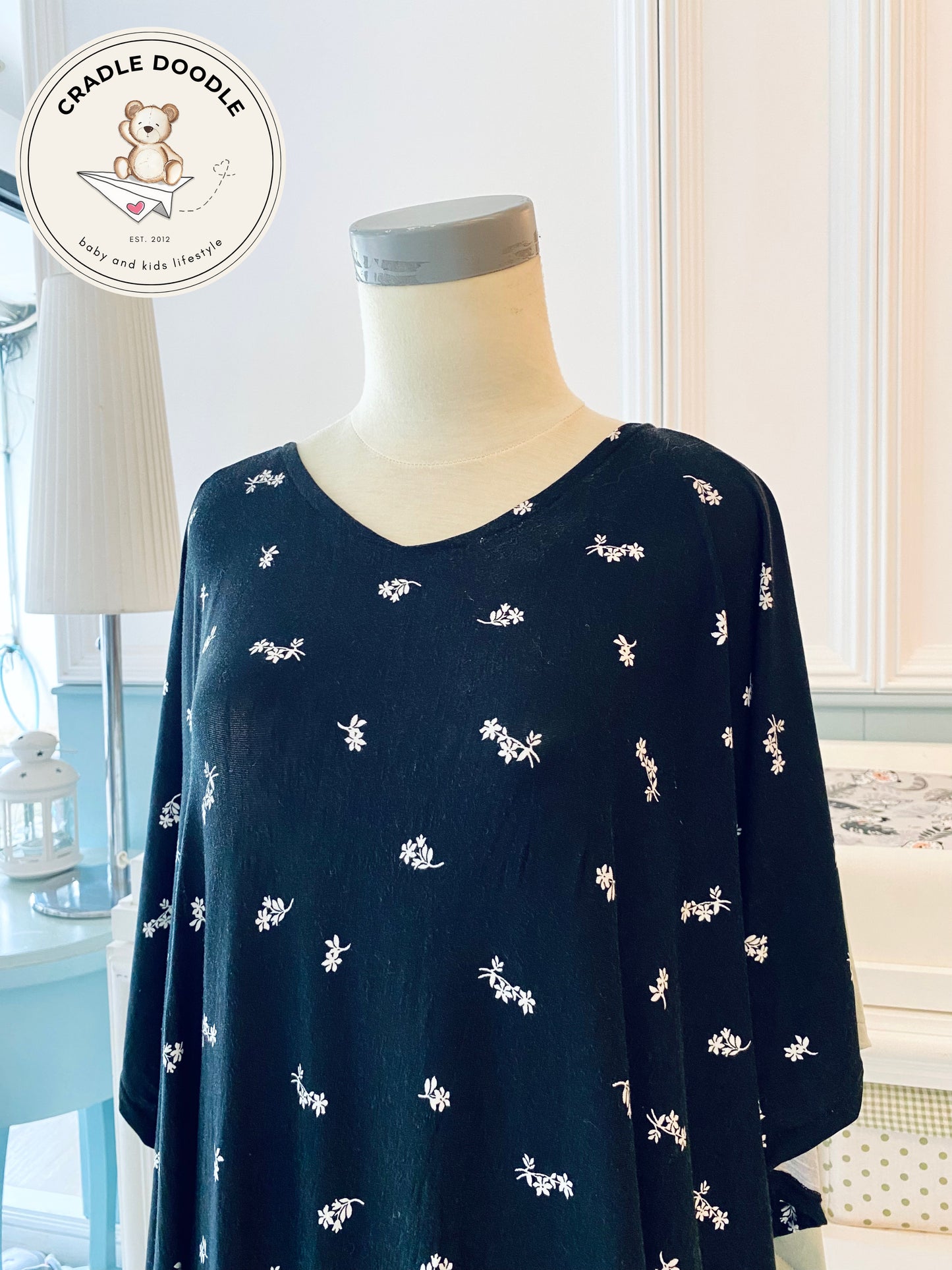 Nursing Cover Poncho_Black Daisy